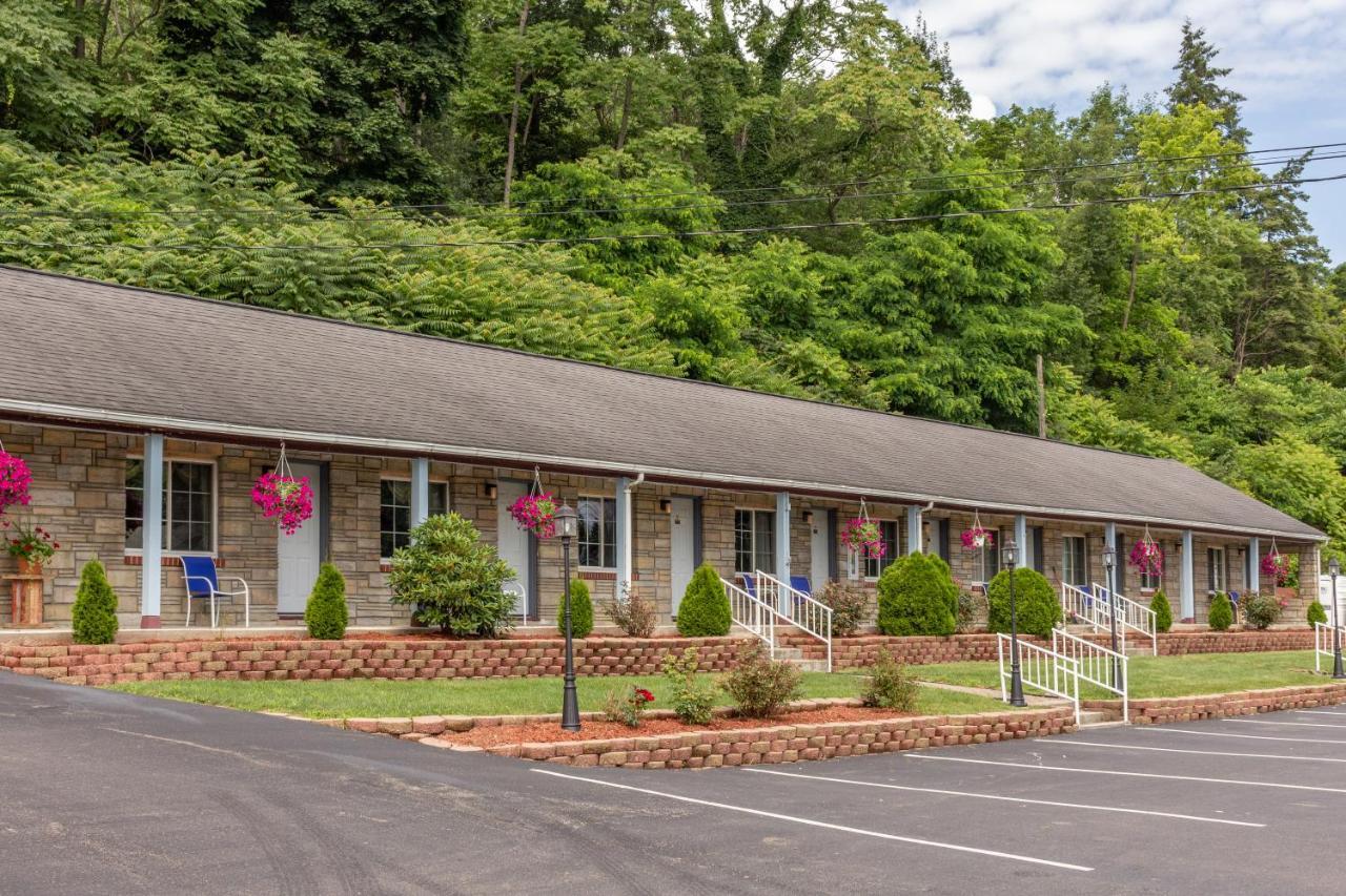 Budget Inn Watkins Glen Exterior photo